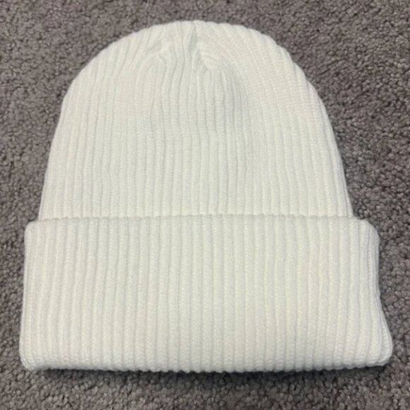 New Canada Hat Goose Cream Knit Hat with Tan Fur Pom - Picture 3 of 3